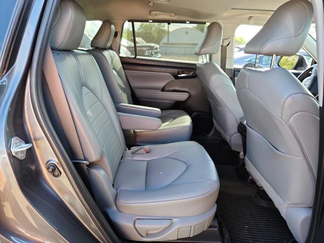 5TDGZRBH6MS559647 - 2021 TOYOTA HIGHLANDER XLE GRAY photo 11