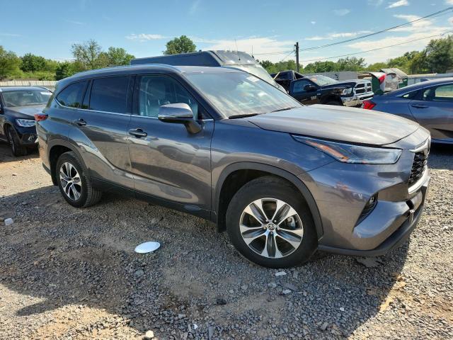 5TDGZRBH6MS559647 - 2021 TOYOTA HIGHLANDER XLE GRAY photo 4