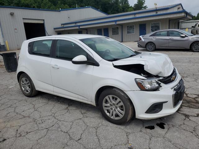 1G1JG6SB5K4145797 - 2019 CHEVROLET SONIC თეთრი ფოტო 4