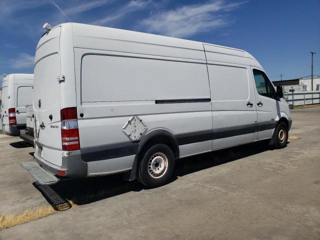 WD3PE8CB9B5581896 - 2011 MERCEDES-BENZ SPRINTER 2500 WHITE photo 3