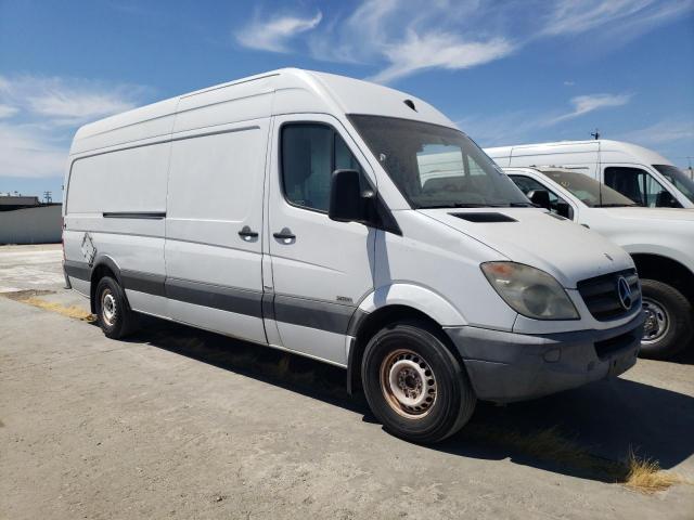 WD3PE8CB9B5581896 - 2011 MERCEDES-BENZ SPRINTER 2500 WHITE photo 4