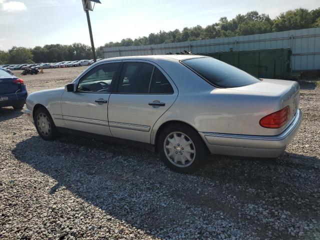 WDBJF82H6XX013386 - 1999 MERCEDES-BENZ E 320 4MATIC SILVER photo 2
