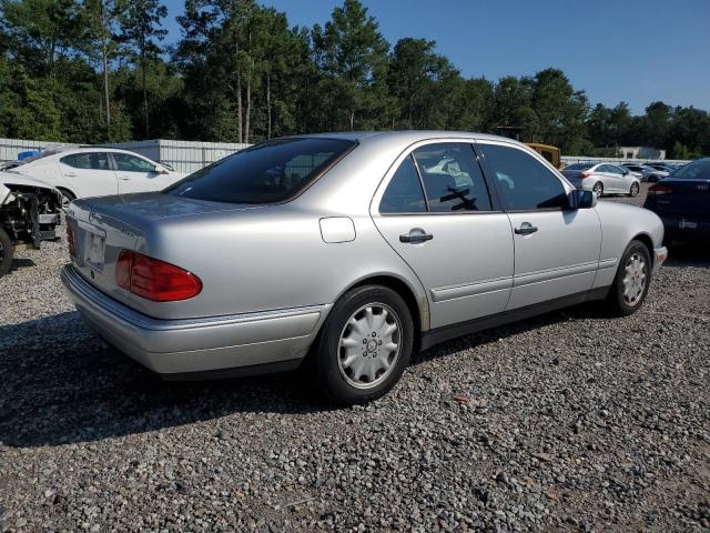 WDBJF82H6XX013386 - 1999 MERCEDES-BENZ E 320 4MATIC SILVER photo 3