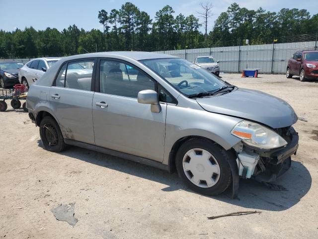 3N1BC11E57L422720 - 2007 NISSAN VERSA S SILVER photo 4