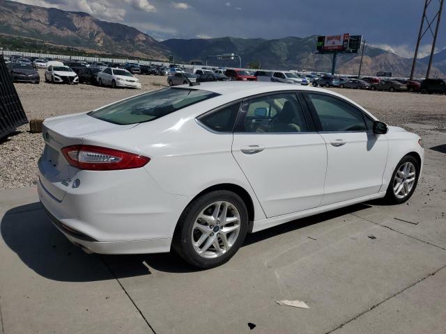 3FA6P0HD1FR228682 - 2015 FORD FUSION SE WHITE photo 3