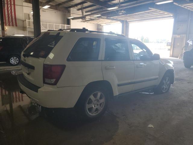 1J8GR48K38C246481 - 2008 JEEP GRAND CHER LAREDO WHITE photo 3