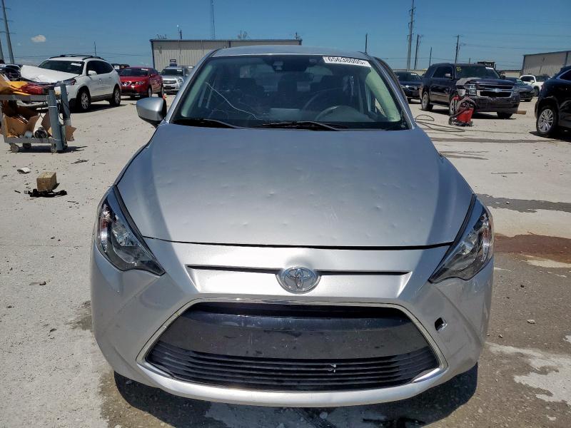 3MYDLBYV5JY327894 - 2018 TOYOTA YARIS IA ვერცხლისფერი ფოტო 5