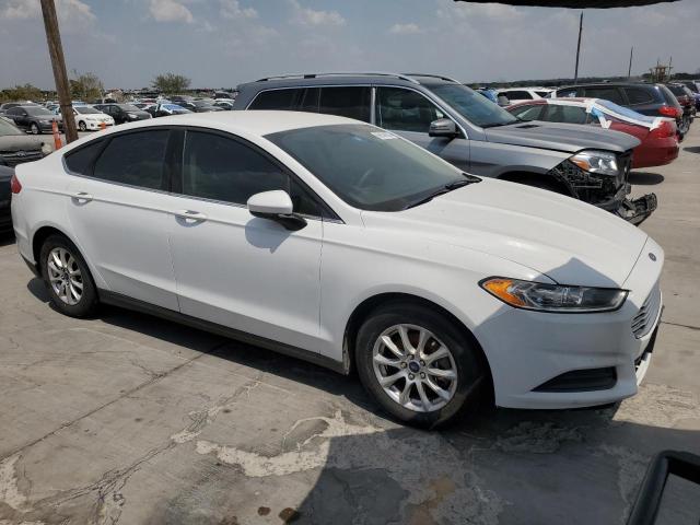 3FA6P0G76FR194556 - 2015 FORD FUSION S WHITE photo 4