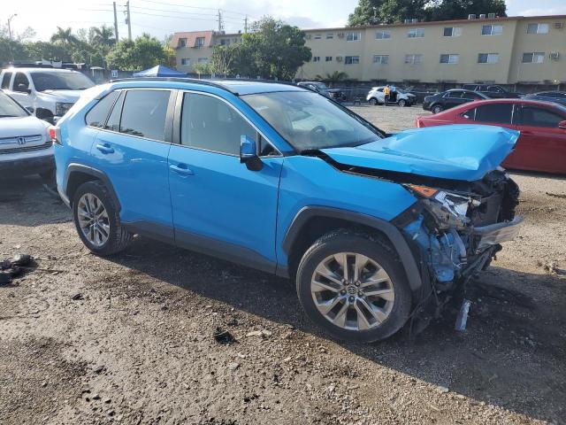 JTMC1RFV1KD508684 - 2019 TOYOTA RAV4 XLE PREMIUM BLUE photo 4