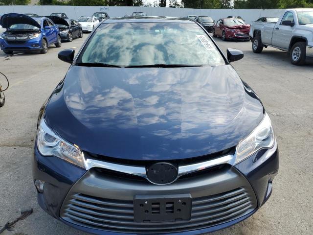 4T1BF1FK9HU763382 - 2017 TOYOTA CAMRY LE BLUE photo 5