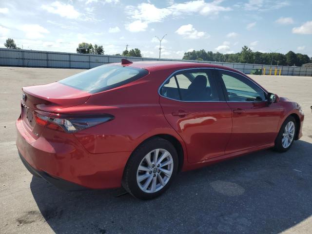 4T1C11AK5PU081642 - 2023 TOYOTA CAMRY LE Qırmızı foto 3