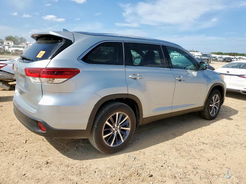 5TDKZRFH5KS331916 - 2019 TOYOTA HIGHLANDER SE SILVER photo 3