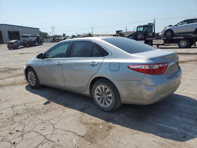 4T4BF1FK0GR546680 - 2016 TOYOTA CAMRY LE 银色 照片 2