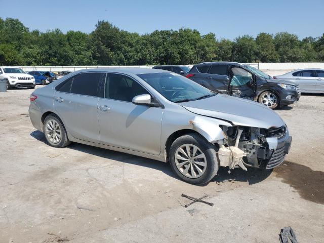 4T4BF1FK0GR546680 - 2016 TOYOTA CAMRY LE 银色 照片 4
