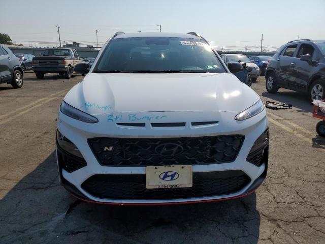 KM8KH3AC9PU010617 - 2023 HYUNDAI KONA N BASE WHITE photo 5