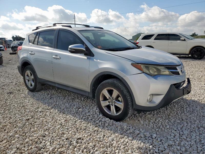 2T3WFREV2FW215059 - 2015 TOYOTA RAV4 XLE SILVER photo 4
