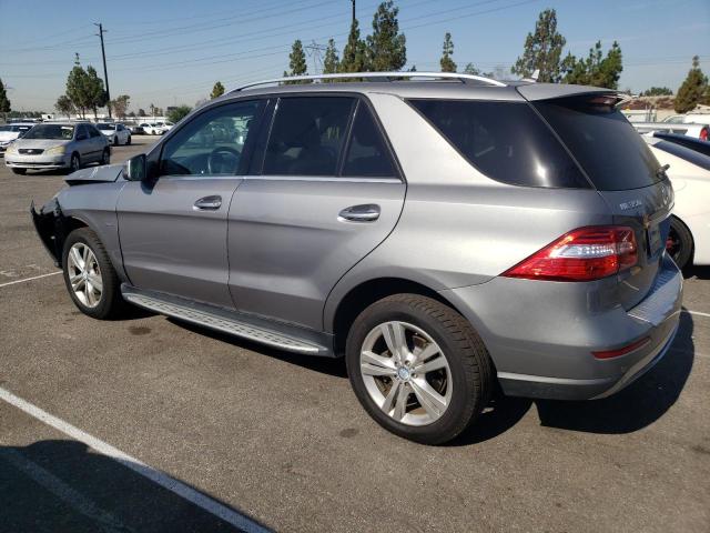 4JGDA5HB2CA049020 - 2012 MERCEDES-BENZ ML 350 4MATIC GRAY photo 2