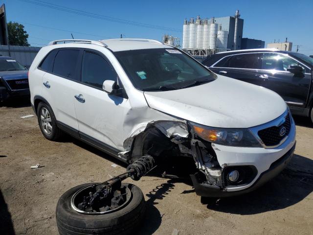 5XYKT4A69DG390851 - 2013 KIA SORENTO LX WHITE photo 4