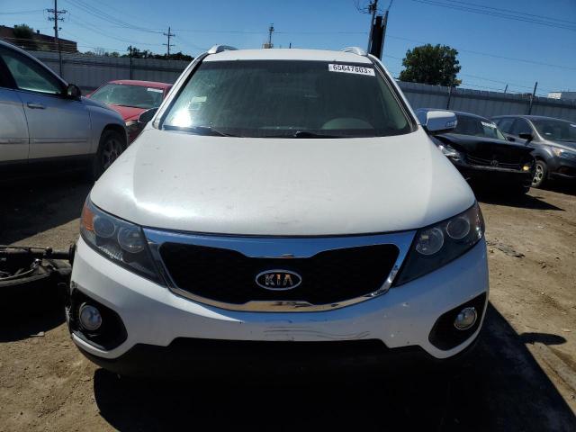 5XYKT4A69DG390851 - 2013 KIA SORENTO LX WHITE photo 5