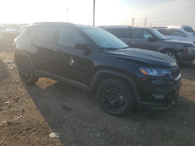 3C4NJDBN4RT600443 - 2024 JEEP COMPASS LATITUDE შავი ფოტო 4