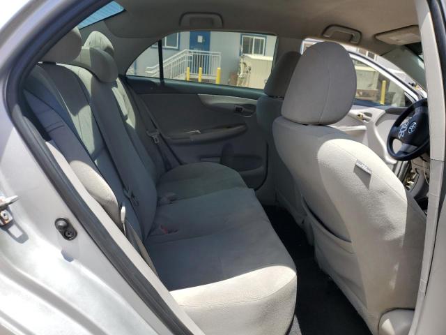 2T1BU4EE9DC982146 - 2013 TOYOTA COROLLA BASE Silber Foto 10