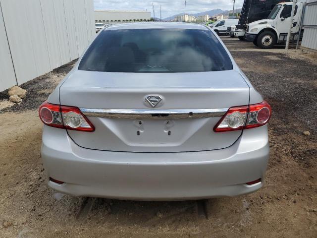 2T1BU4EE9DC982146 - 2013 TOYOTA COROLLA BASE Silber Foto 6