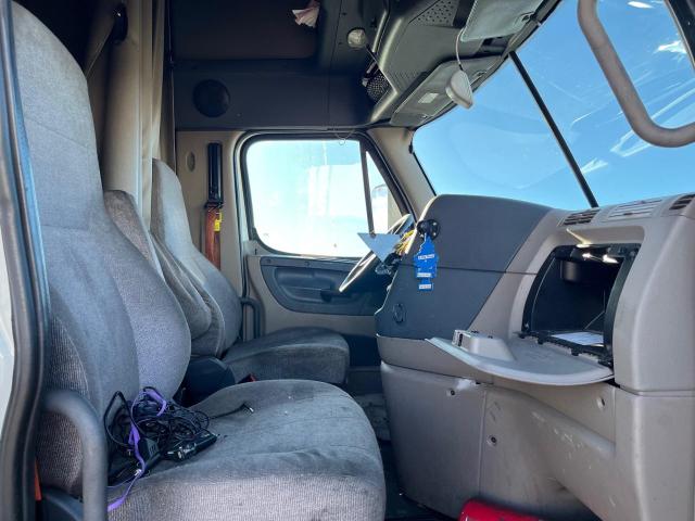 3AKJGLDR1HSHZ6391 - 2017 FREIGHTLINER CASCADIA 1 WHITE photo 12