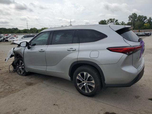 5TDHZRBH6LS508619 - 2020 TOYOTA HIGHLANDER XLE SILVER photo 2