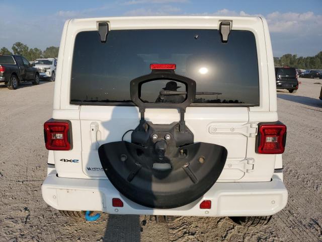 1C4JJXP60NW172103 - 2022 JEEP WRANGLER U SAHARA 4XE WHITE photo 6