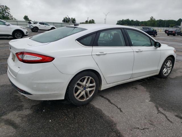 3FA6P0H78GR219344 - 2016 FORD FUSION SE WHITE photo 3