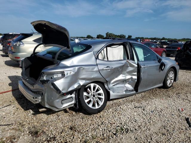 4T1C11AK0NU693146 - 2022 TOYOTA CAMRY LE SILVER photo 3