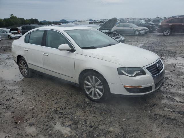 WVWJK7AN1AE067387 - 2010 VOLKSWAGEN PASSAT KOMFORT WHITE photo 4