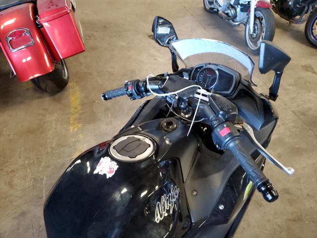 JKAEXEJ10HDA00040 - 2017 KAWASAKI EX650 J შავი ფოტო 5