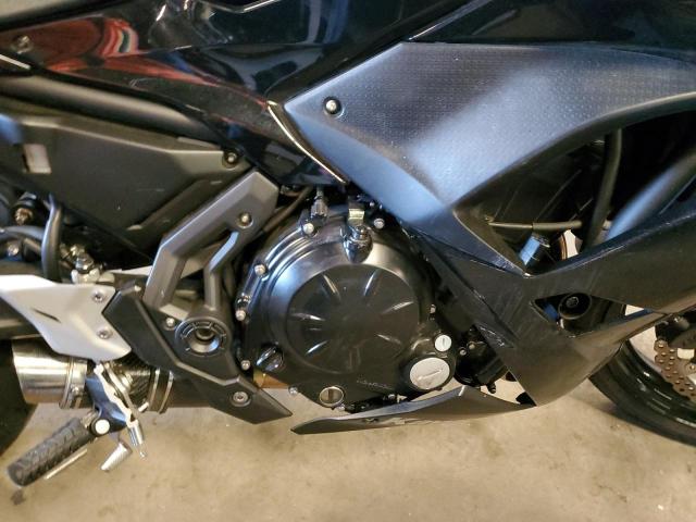 JKAEXEJ10HDA00040 - 2017 KAWASAKI EX650 J შავი ფოტო 7