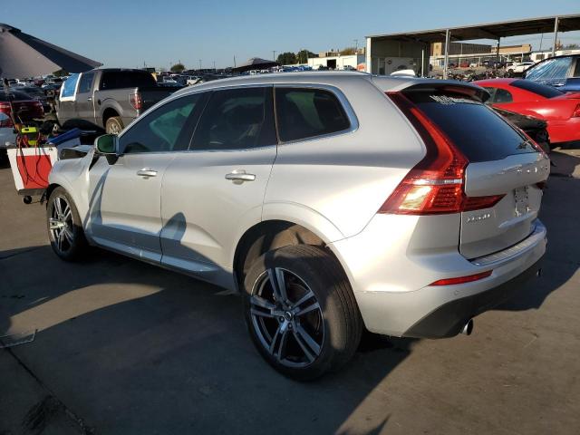 YV4102DK4L1611060 - 2020 VOLVO XC60 T5 MOMENTUM SILVER photo 2