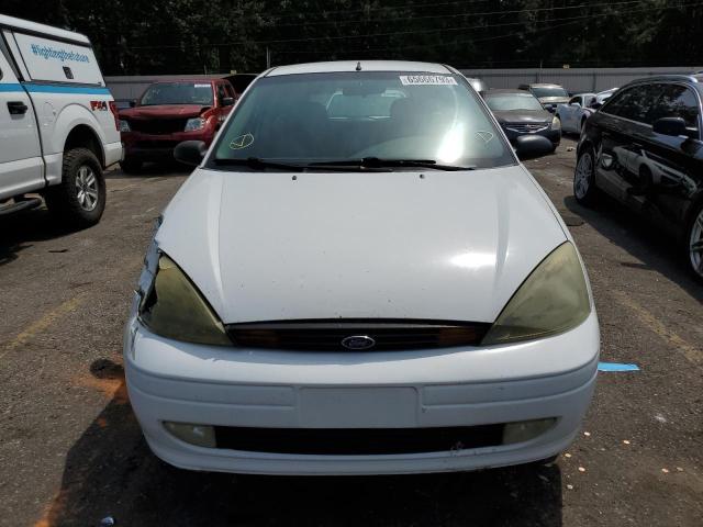 3FAFP31ZX4R114913 - 2004 FORD FOCUS ZX3 WHITE photo 5