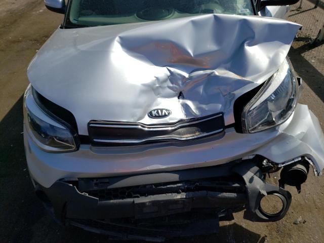 KNDJN2A2XK7641040 - 2019 KIA SOUL SILVER photo 11