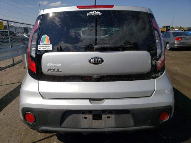 KNDJN2A2XK7641040 - 2019 KIA SOUL SILVER photo 6