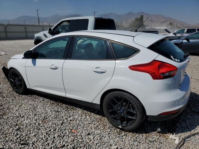 1FADP3K22GL311439 - 2016 FORD FOCUS SE WHITE photo 2