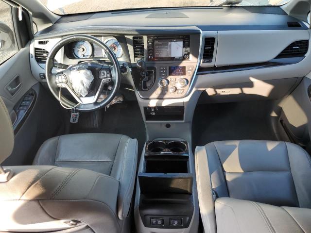 5TDDZ3DC8KS220399 - 2019 TOYOTA SIENNA XLE Weiß Foto 8