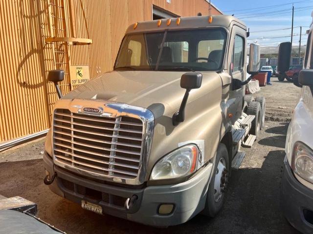 1FUJGECV27LY61184 - 2007 FREIGHTLINER CABOVER Қоңыр фото 2