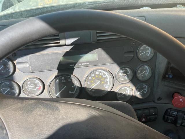 1FUJGECV27LY61184 - 2007 FREIGHTLINER CABOVER Қоңыр фото 8