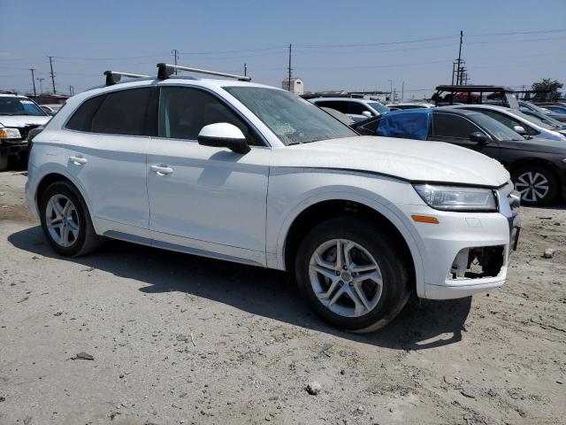 WA1ANAFY2K2136897 - 2019 AUDI Q5 PREMIUM WHITE photo 4