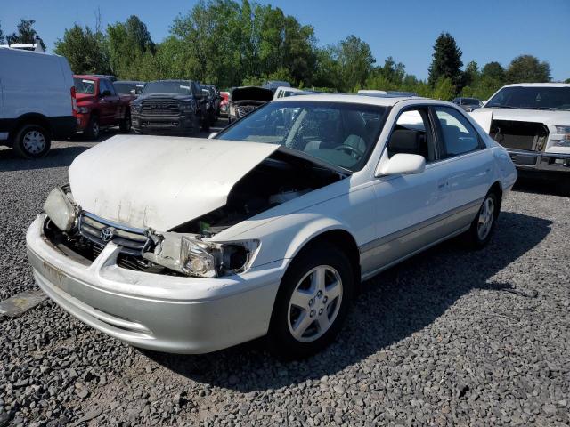 JT2BG22K610554961 - 2001 TOYOTA CAMRY CE WHITE photo 1