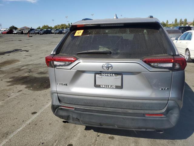 2T3W1RFV1KC013631 - 2019 TOYOTA RAV4 XLE SILVER photo 6