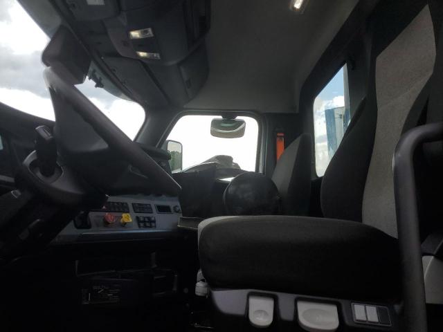 1FUJHLDV1MLMN7059 - 2021 FREIGHTLINER CASCADIA 1 Weiß Foto 5