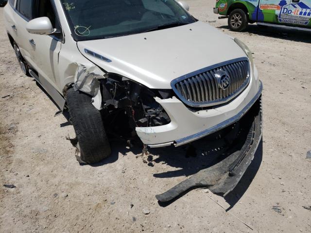 5GAKRCED1BJ262619 - 2011 BUICK ENCLAVE CXL WHITE photo 9