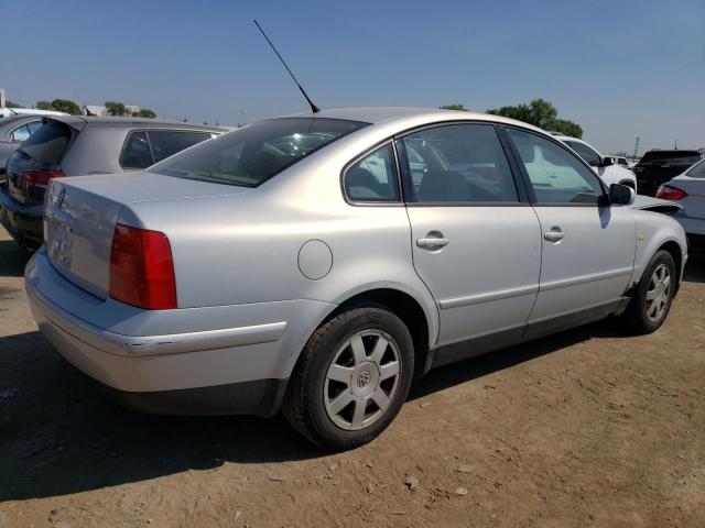 WVWMA63B9XE429259 - 1999 VOLKSWAGEN PASSAT GLS SILVER photo 3