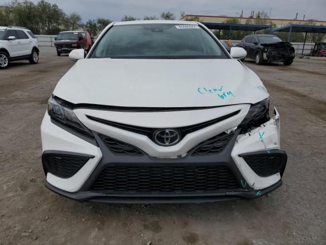 4T1G11AK9PU090099 - 2023 TOYOTA CAMRY SE NIGHT SHADE WHITE photo 5