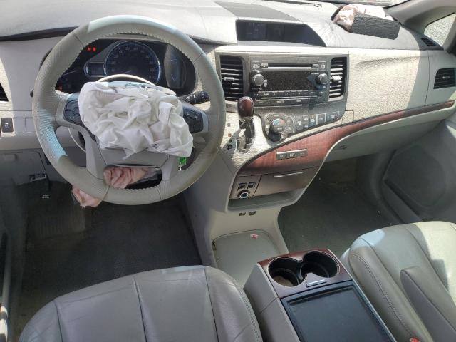 5TDYK3DC3DS368520 - 2013 TOYOTA SIENNA XLE მუქწითელი ფოტო 8